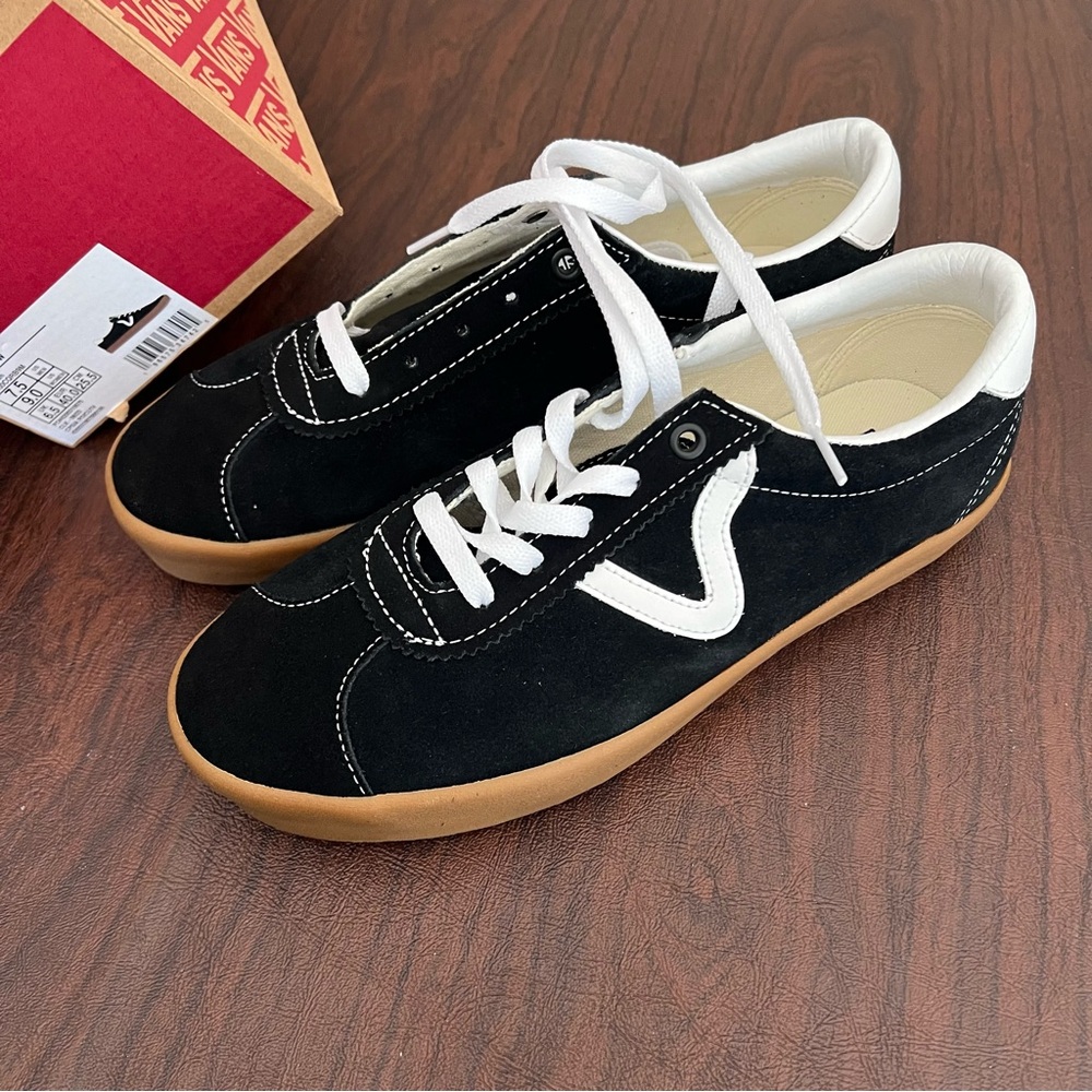 NEW Vans sport low black/gum sneakers size M7.5 W9